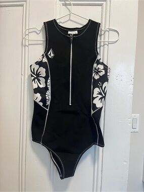 Volcom Black Front-Zip Women's Short John Wetsuit